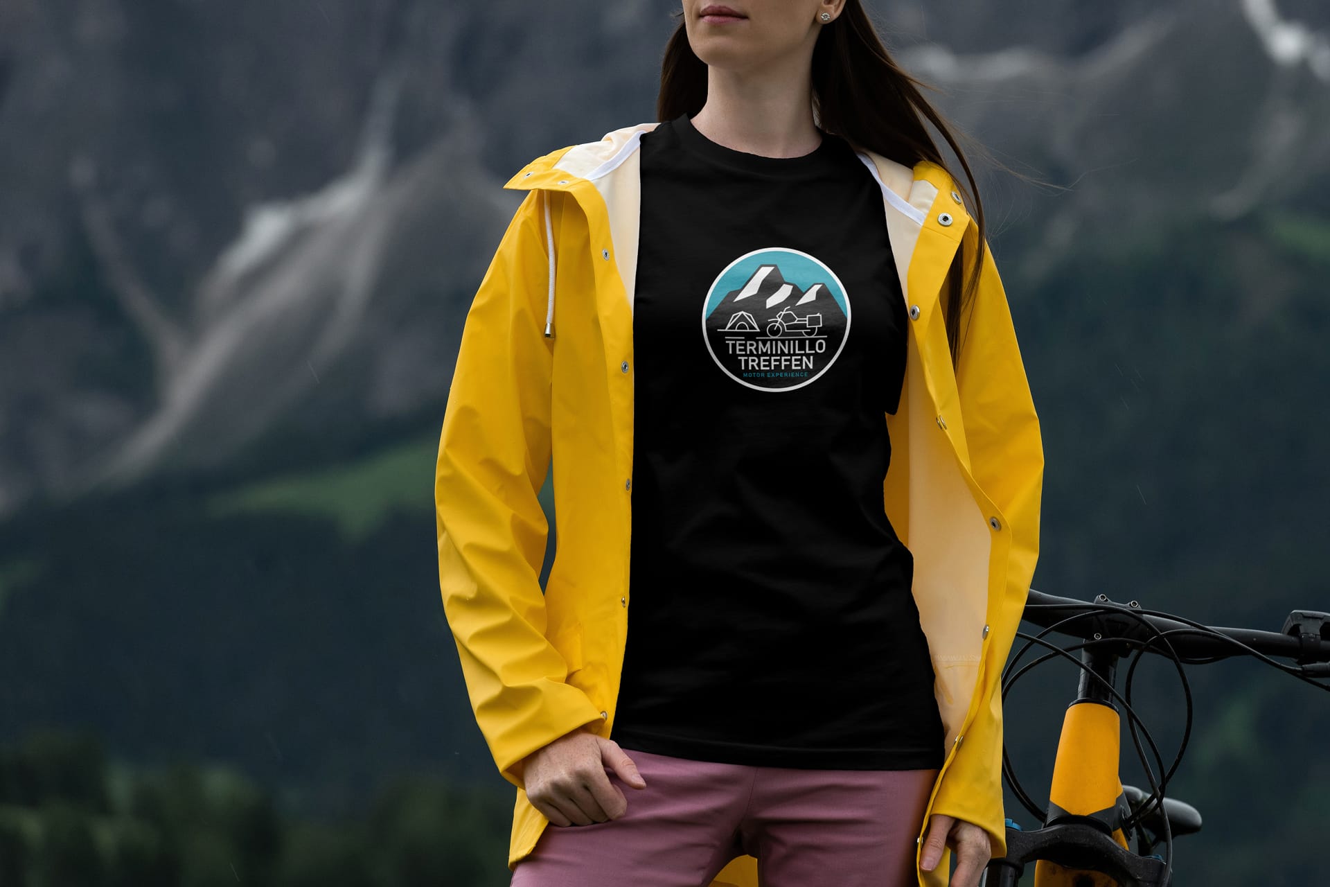 02-tshirt-mockup-alpine-edition_nera.jpg 02 tshirt mockup alpine edition nera